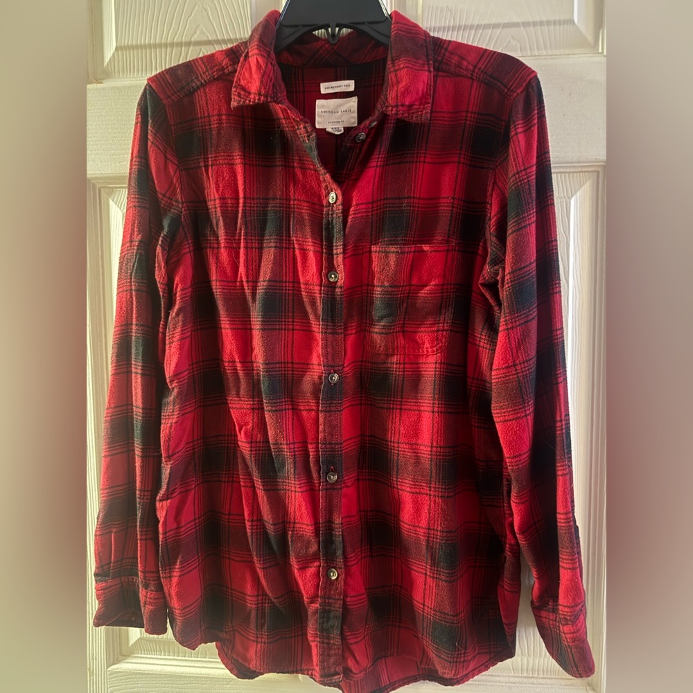 American Eagle Outfitters Red and Black Plaid Button-Down Shirt